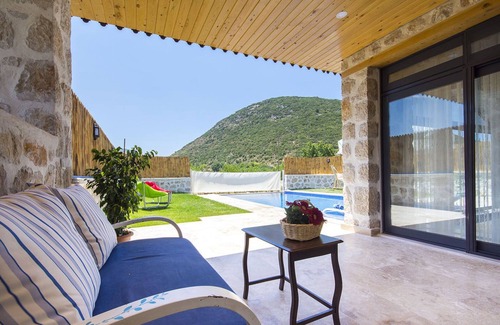 Kas Haus | Stunning 1 Bedroom Villa with Secluded Outdoor Pool & Heated Indoor Pool