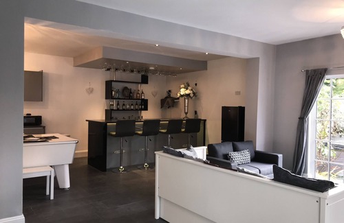 Warley Hütte | Stunning 100-year-old Converted Coach House