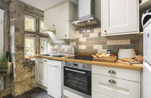 Halifax Hütte | Bleiben Sie in der Nähe von Gentleman Jack! Ein Häuschen aus dem Jahr 1650 mit Blick auf den Garten und das Moor