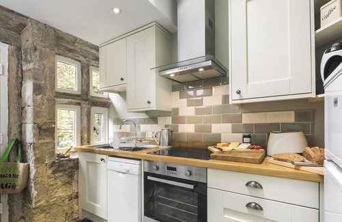 Halifax Hütte | Bleiben Sie in der Nähe von Gentleman Jack! Ein Häuschen aus dem Jahr 1650 mit Blick auf den Garten und das Moor