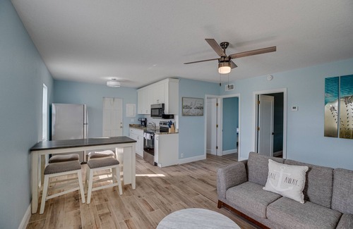 Barefoot Bay Wohnung | Stunning 2/1 apt. on 4 acres