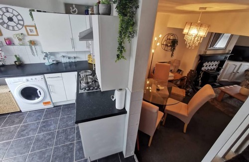 Macclesfield Haus | Stunning 2-Bed House in Macclesfield Cheshire