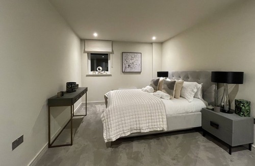 Chigwell Wohnung | Stunning 2BA, 2BR, Apt, Desirable Chigwell