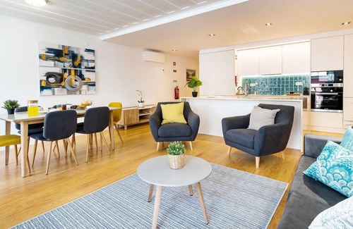 Encarnacao Wohnung | Stunning 2BDR Apartment in Chiado by LovelyStay