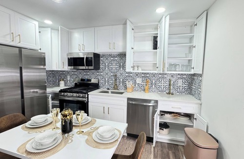 Coral Hills Bed & Breakfast | Stunning 3-bedroom stay on DC Edge