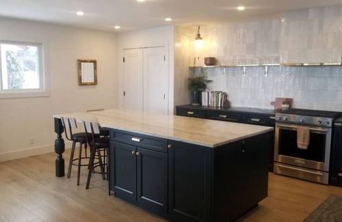 Kamloops Haus | Stunning 365degree vapor cleaned central view home