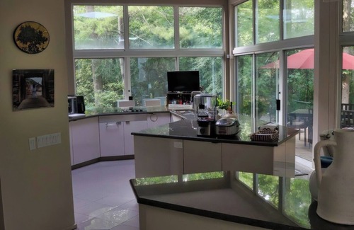 Bannockburn Haus | Stunning 4-bedroom house combines comfort, elegance, and is pet-friendly