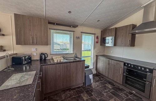 Hunstanton Kabine | Stunning 4 berth lodge with decking at Manor Park in Hunstanton ref 23173K