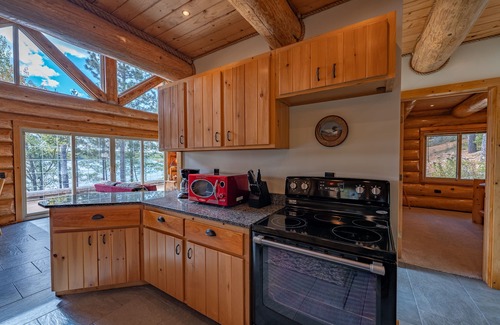 Ely Kabine | Stunning 4 Season Lake Burntside Log Cabin