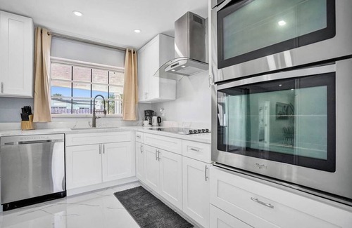 The Cove Villa | Stunning 4BR Hted Pool &Jacuzzi Close 2 the Beach