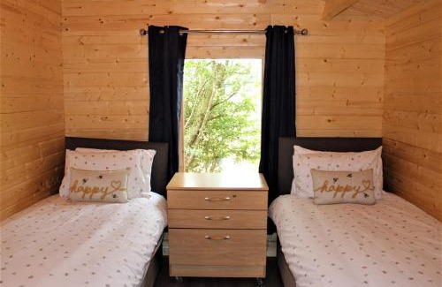 Ashton Under Hill Haus | Stunning 5-Bed Cabin in Ashton Under Hill