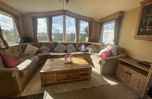 Scratby Haus | Stunning 6 berth caravan for hire in Norfolk, close to the beach! ref 19129S