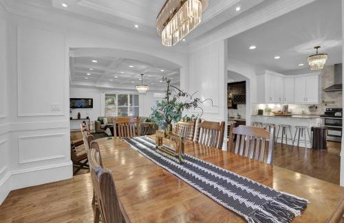 South Tuxedo Park Haus | Stunning 6br Buckhead Oasisprivate Batheachroom