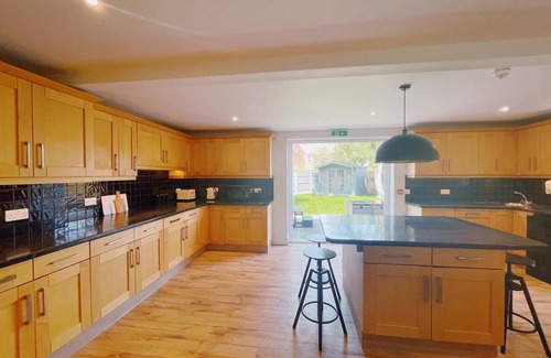 Gorleston-on-Sea Haus | Stunning 8-Bed House with Sea & Beach Views