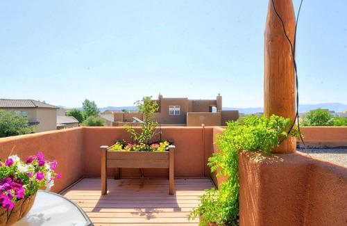 Mesa Del Sol Innovation Park Haus | Stunning Albuquerque Adobe house mins from NETFLIX studio