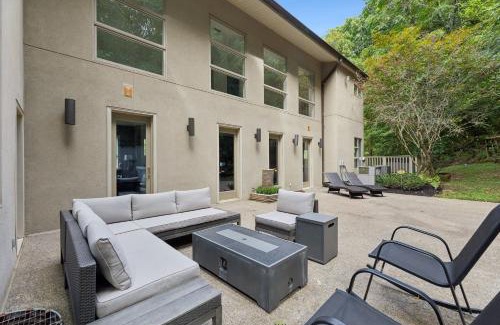 Bellevue Haus | Stunning Belle Meade Mansion with Luxury Amenities and Hot Tub, Great Summer Rates