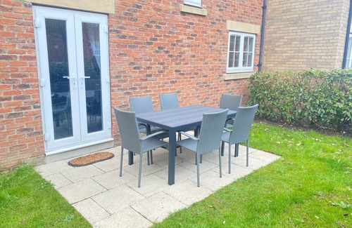 Filey Hütte | Stunning Coastal Cottage - Sleeping 4 in 2 Bedrooms - Pool and Beach Access Included.