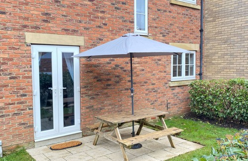 Filey Hütte | Stunning Coastal Cottage - Sleeping 4 in 2 Bedrooms - Pool and Beach Access Included.