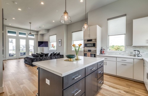 Spring Shadows Haus | Stunning & Cozy 3 story home in Houston!