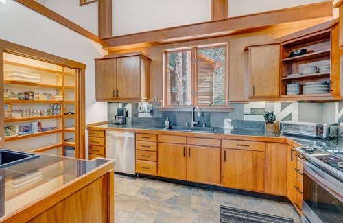 Brockway Haus | Stunning family-friendly home with private hot tub, fireplace & lake views