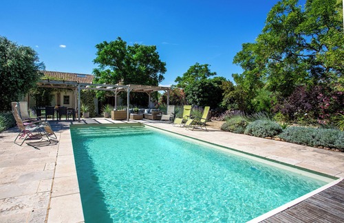 Neffies Wohnung | Stunning Gite with Private Pool and Large Garden