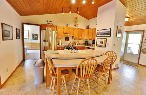 West Glacier Kabine | Atemberaubend! Glacier Park befindet sich im Hinterhof, KOSTENLOS Golf & Cart Rental