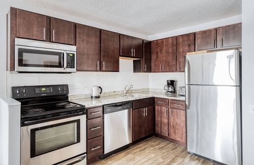 Rush and Division Wohnung | Stunning Gold Coast 1BR w/ Gym & Lounge, 1 block from L, by Blueground