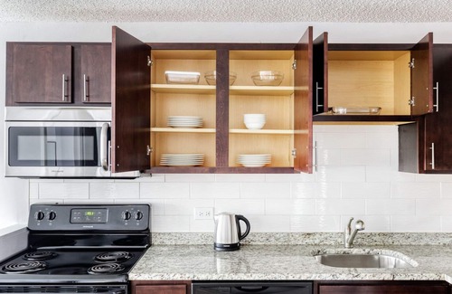 Rush and Division Wohnung | Stunning Gold Coast 1BR w/ Gym & Lounge, 1 block from L, by Blueground