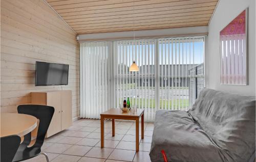 Pandrup Haus | Stunning Home In Pandrup With Kitchen