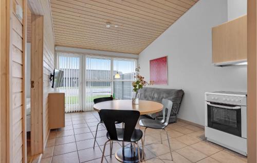 Pandrup Haus | Stunning Home In Pandrup With Kitchen