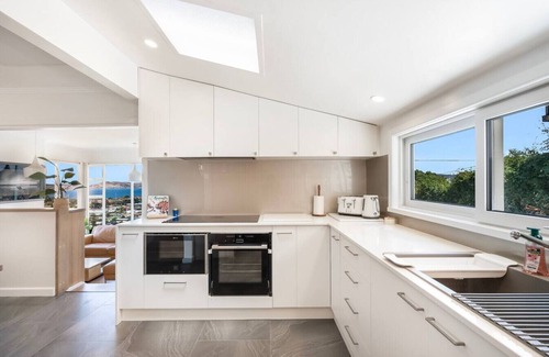 Bellerive Wohnung | Stunning Home w/ River Views