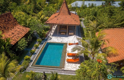 Banjartegehe Villa | Stunning Joglo in Luxury Style!