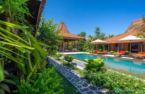 Banjartegehe Villa | Stunning Joglo in Luxury Style!