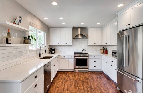 Manson Haus | Stunning lake and mountain view home with seasonal private pool May-October.