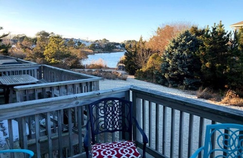 Sussex County Haus | Stunning Lake & Ocean Views! Spacious 5BR Townhome w/ Beach Access & Parking