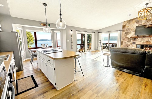 Ten Mile Haus | Breathtaking Lake Views | Private Boat Ramp, Sleeps 12!