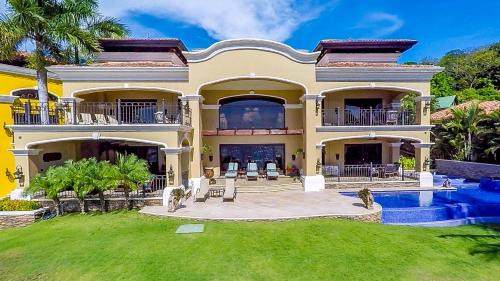 Playa Flamingo Haus | Stunning Luxury Mansion in Playa Flamingo with Six Bedrooms and Beachfront Access