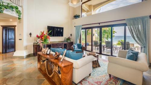 Playa Flamingo Haus | Stunning Luxury Mansion in Playa Flamingo with Six Bedrooms and Beachfront Access