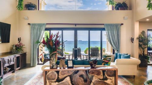 Playa Flamingo Haus | Stunning Luxury Mansion in Playa Flamingo with Six Bedrooms and Beachfront Access