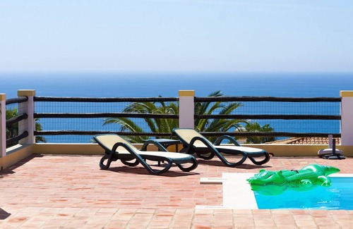 Praia da Luz Villa | Stunning luxury villa, heated pool, a/c, panoramic sea views, WiFi, BBQ, gardens