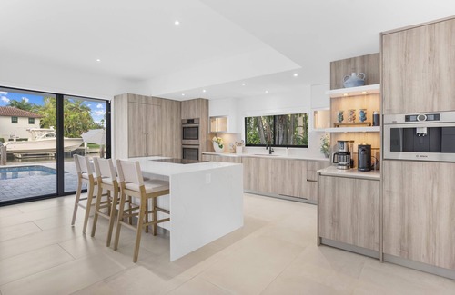 Las Olas Isles Haus | STUNNING LUXURY HOME WITH MODERN ELEGANCE