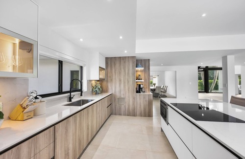 Las Olas Isles Haus | STUNNING LUXURY HOME WITH MODERN ELEGANCE