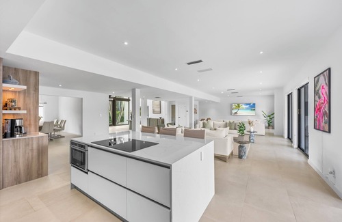 Las Olas Isles Haus | STUNNING LUXURY HOME WITH MODERN ELEGANCE