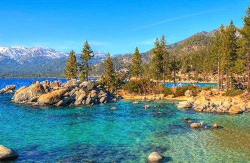 Truckee Haus | Stunning Modern Mountain Home for 10 in Truckee New Hot Tub BBQ Close to Slopes Book on Mobile for Promo Price