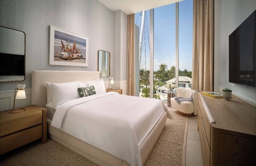 17th Street Causeway Hotel | Stunning Modern Marina-View Room w/Balcony Ideal for Relaxation + Adventure