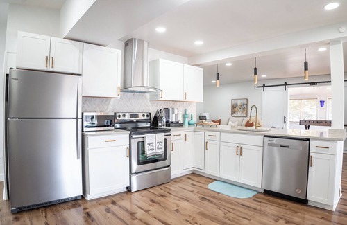 Seminary Hill Haus | Stunning Oasis - Attractions Nearby. Only 2 miles from Old Town