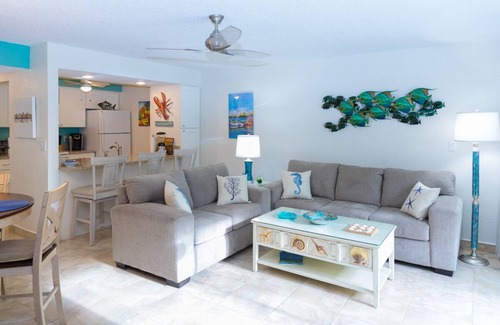 Williams Town Eigentumswohnung | Stunning Oceanfront Condo at Coral Beach unit 1107