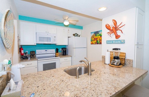 Williams Town Eigentumswohnung | Stunning Oceanfront Condo at Coral Beach unit 1107
