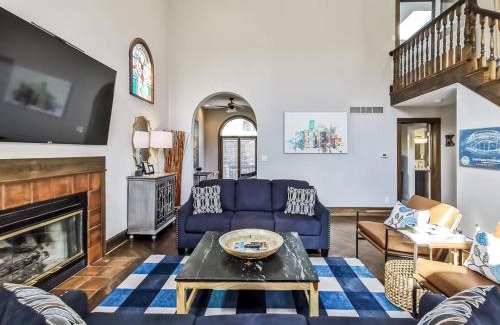 West Plaza Haus | Stunning Plaza Home-Location Unbeatable-New Remodel