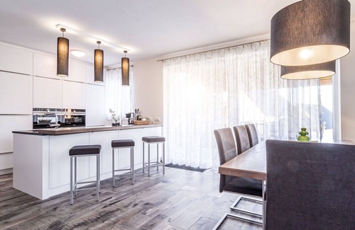 Lojzova Paseka Haus | Schönes alleinstehendes Ferienhaus mit TV, Terrasse, Haustiere erlaubt und Parkplatz